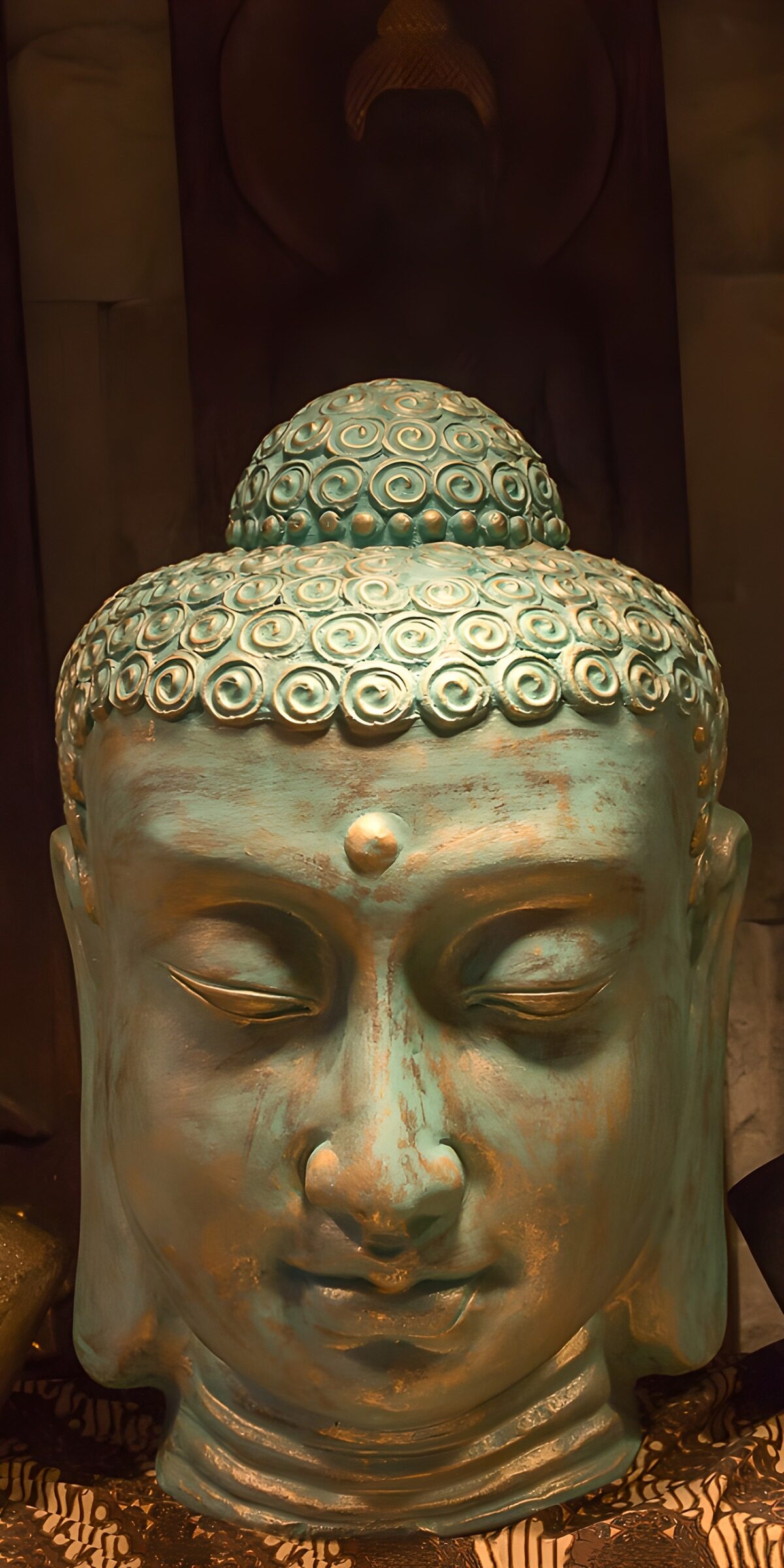HPDK93669: Turkis buddhahoved i varmt lys
