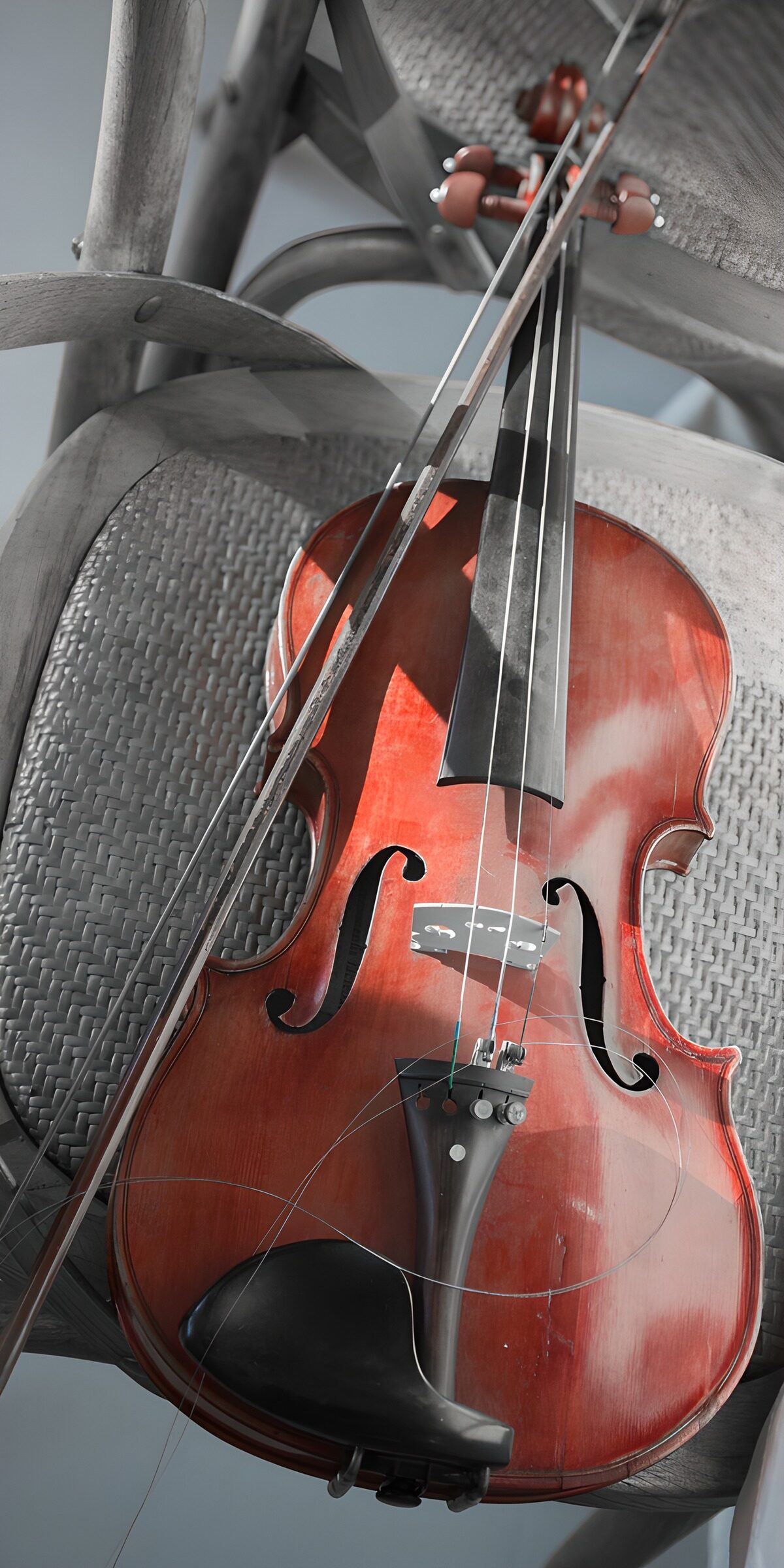 HPDK41703: Rødbrun violin på en flettet stol