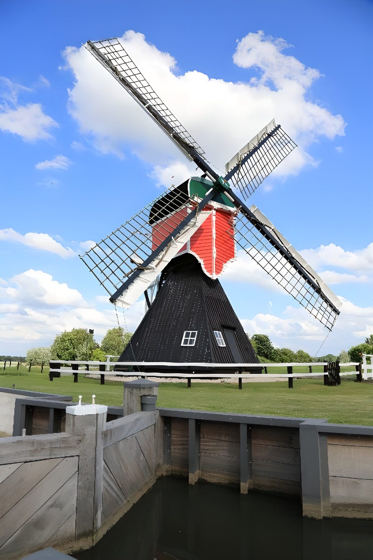 HPDK55633: Hollandsk vindmølle ved den stille kanal