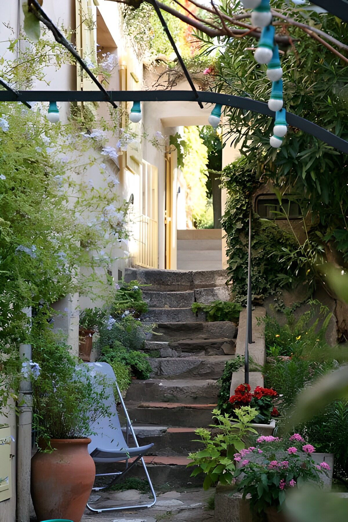 HPDK34119: Stentrappe med blomster og sommerro