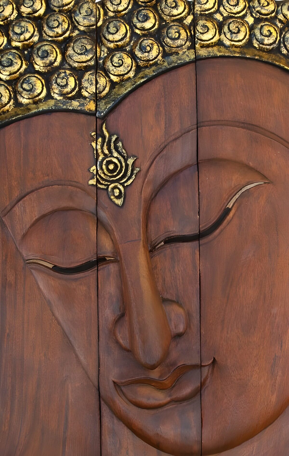 HPDK63016: Buddhaansigt i varmt, rødbrunt træ