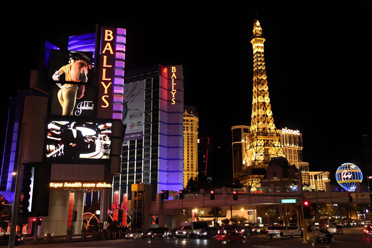 HPDK43077: Eiffeltårnets kopi i Las Vegas' neonlys