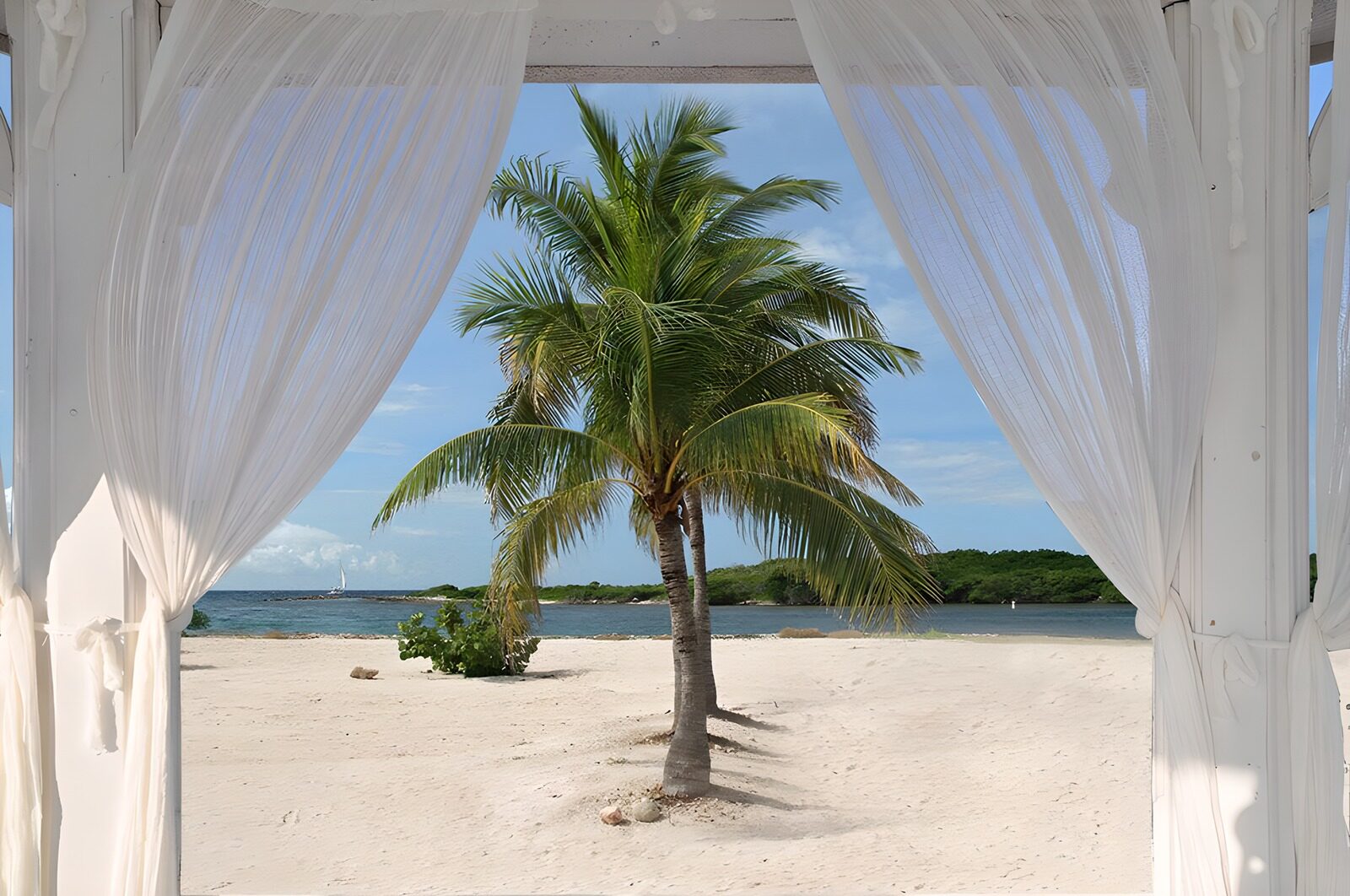 HPDK59472: Strandpavillon med palmer og solskin