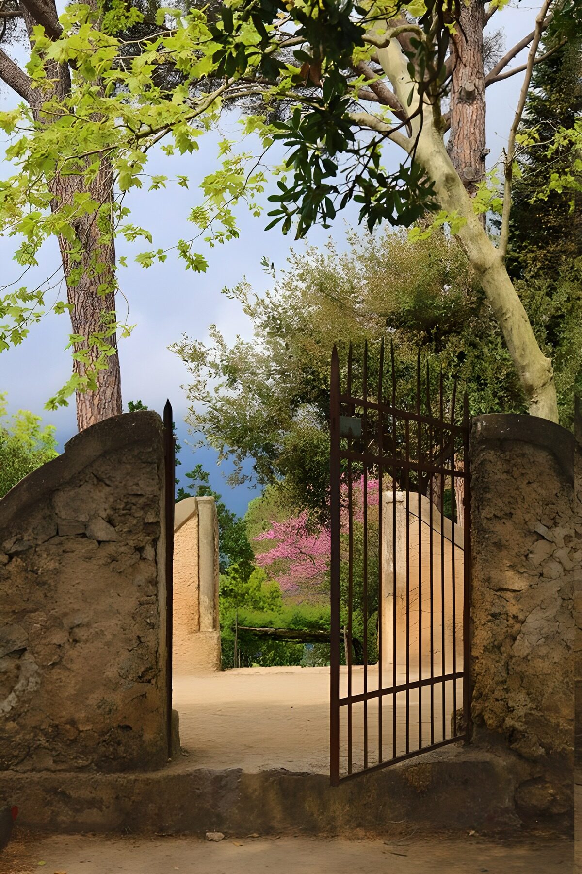 HPDK45441: Åben havelåge mellem gamle stenmure