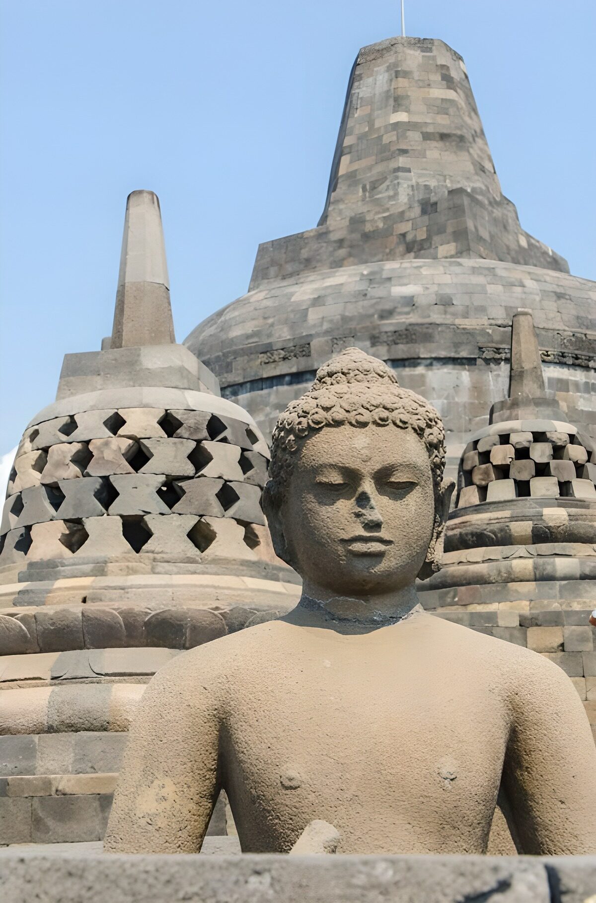 HPDK97272: Buddha og stupaer i skarpt sollys