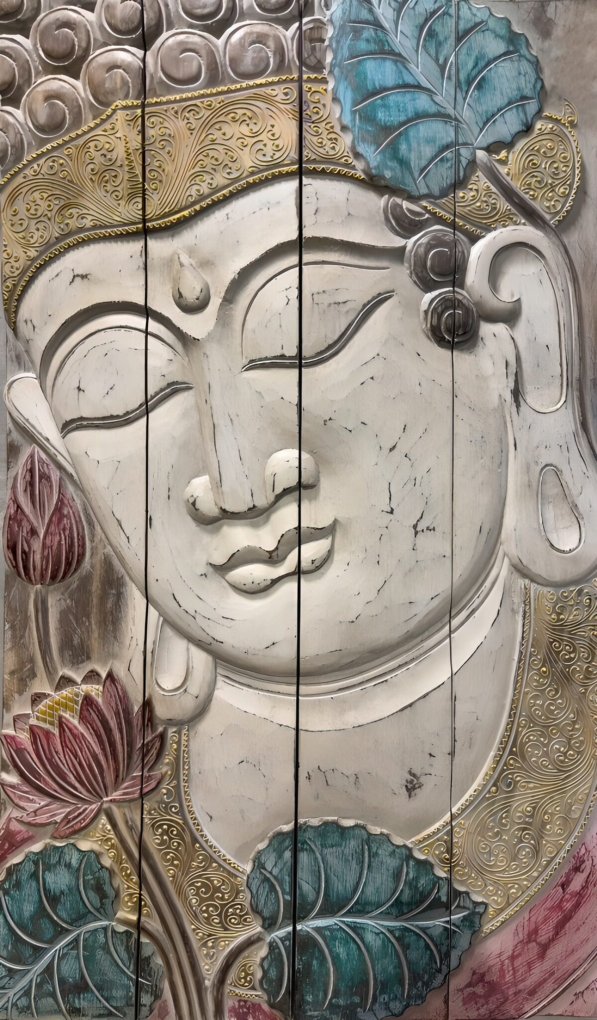 Buddha med lotus og et stille smil